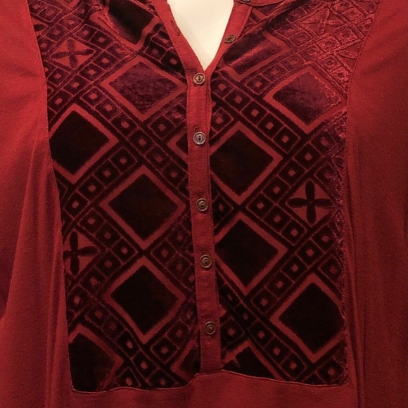 (NWT) Lucky Brand Women's Merlot Burnout Velvet Bib Henley Top Plus Size 1X - Picture 5 of 12